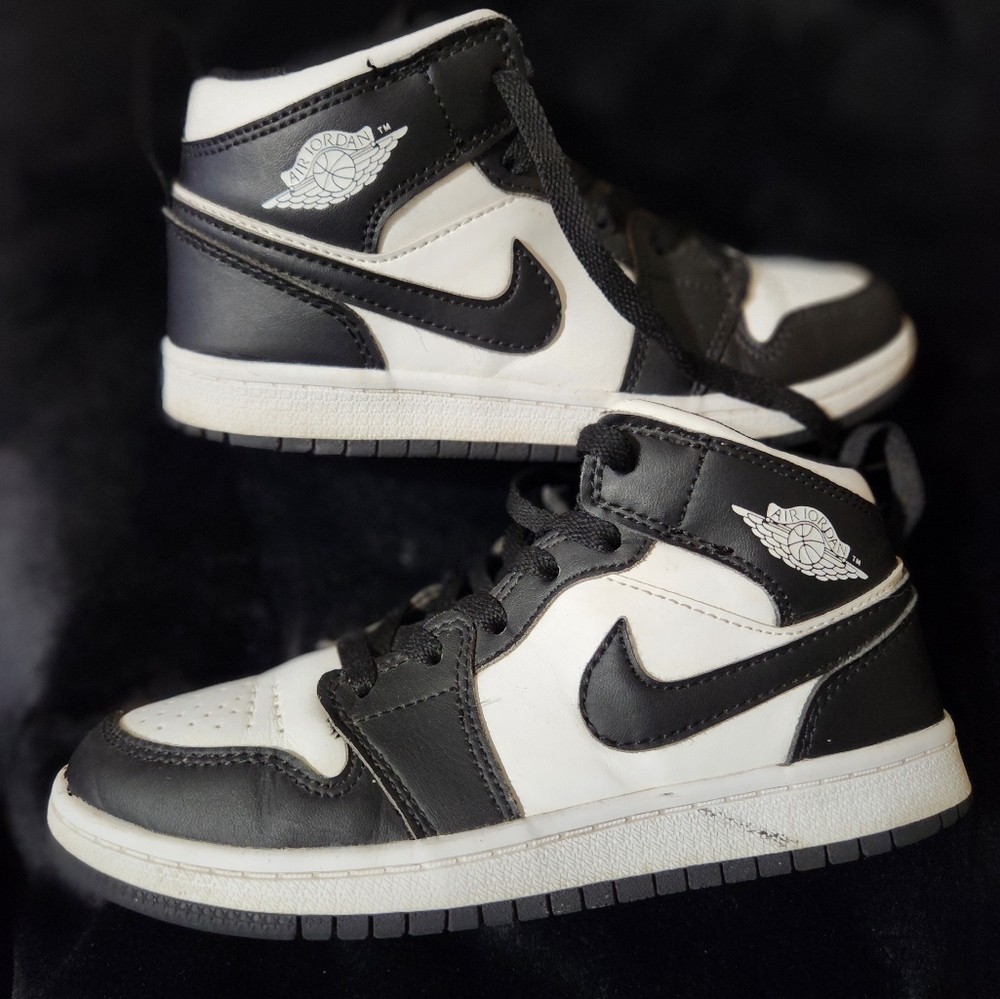 Air Jordan 1 Mid, black, white,  size 1.5